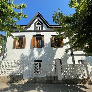  Privatunterkunft Nueva 1910